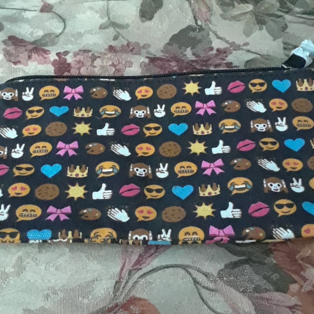 BNWT  Imogi wristlet